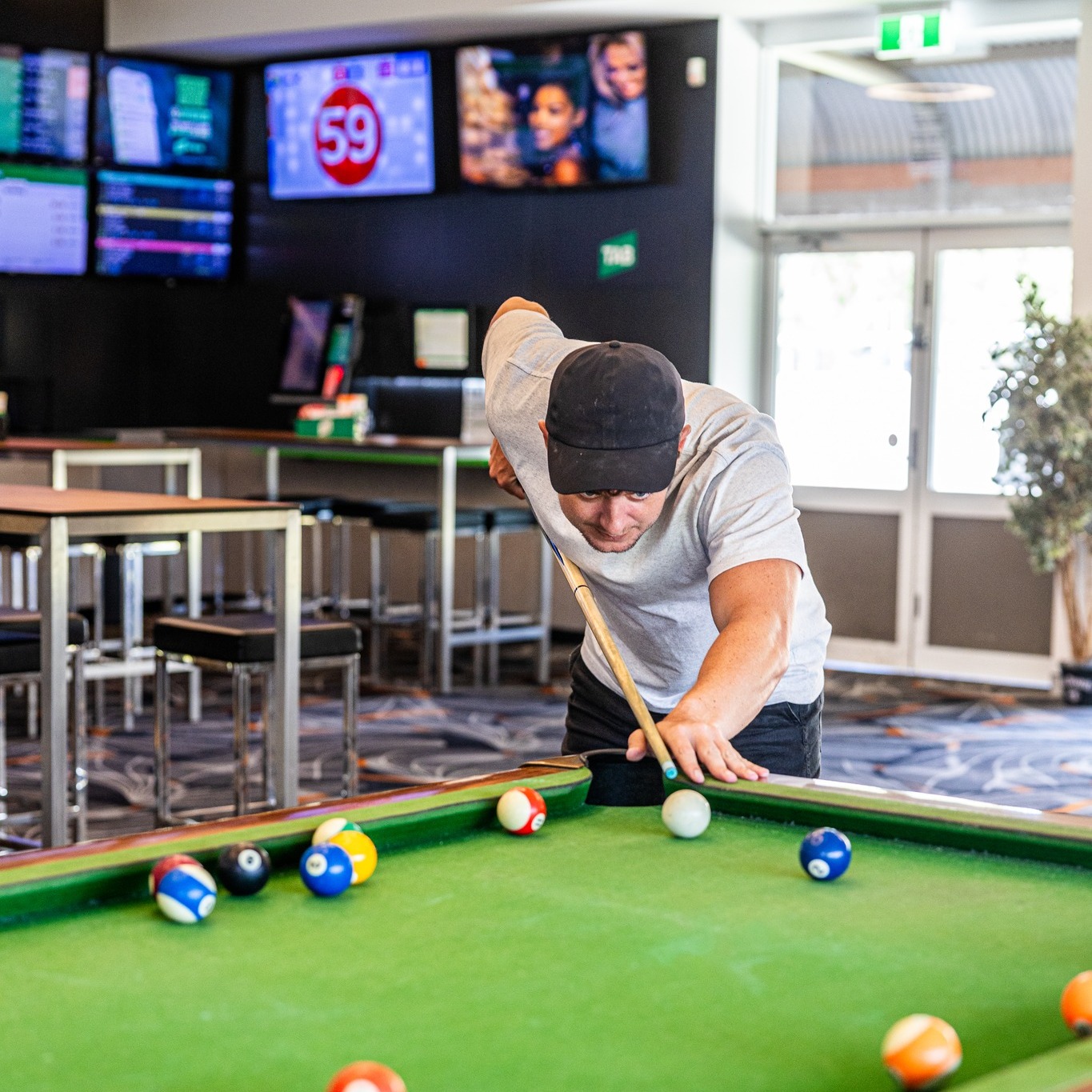 SPORTS BAR